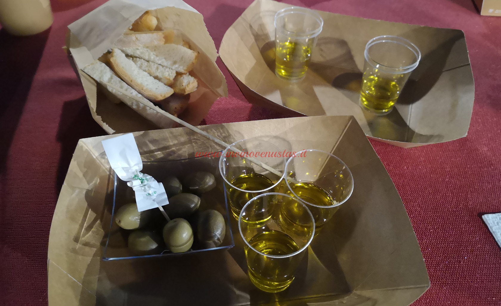 Pane olio e olive Conventino Monteciccardo
